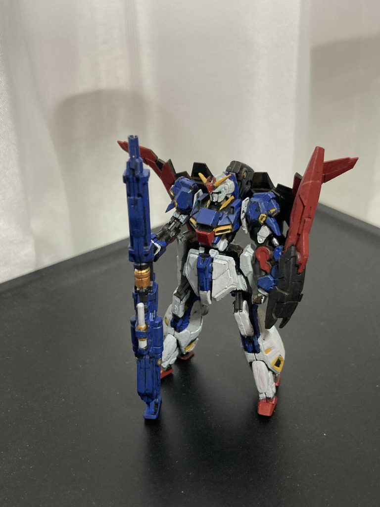 全て黒サフをした後にシタデルカラーを使って筆塗りしています。一部金属色はクレオスの水性塗料を使用しています。