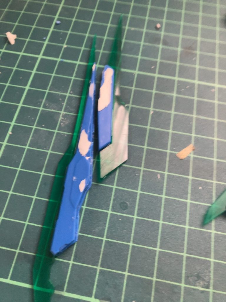 個人的に1番難しかったランスの制作です。Bビットの余分な所を切り、Aビットとパテを使い整形しましたが、これがなかなか上手くいかなかったです…。