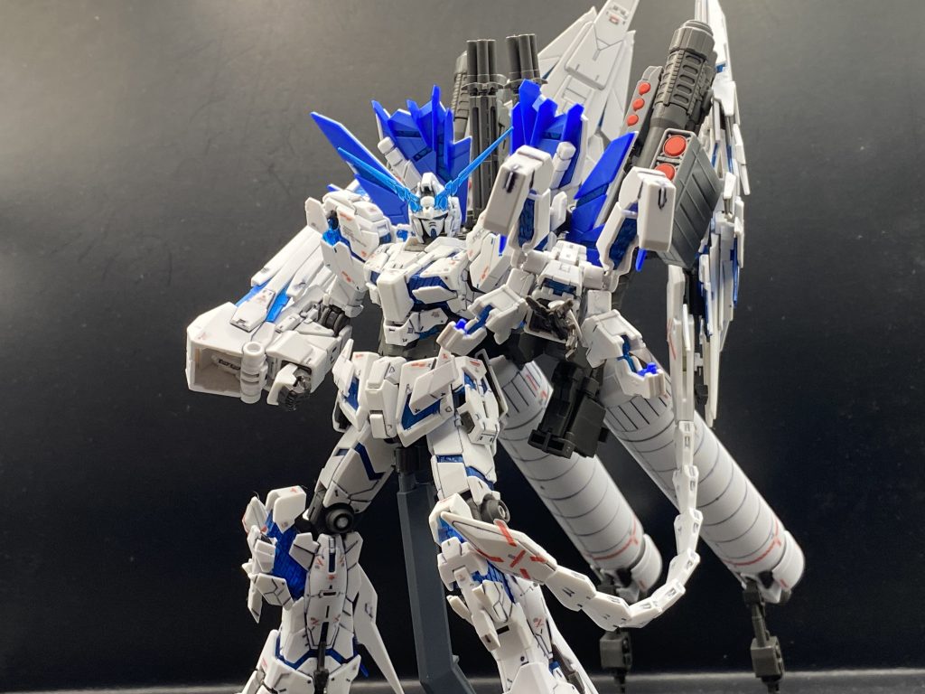 若干動かしにくくなりましたがアームドアーマーはどちらも問題なく構えられます