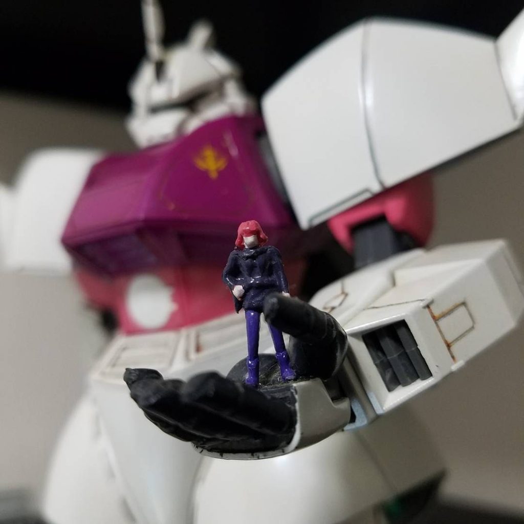 手のひらに何か乗ってますが、気にしないで下さい流石に顔は書けません