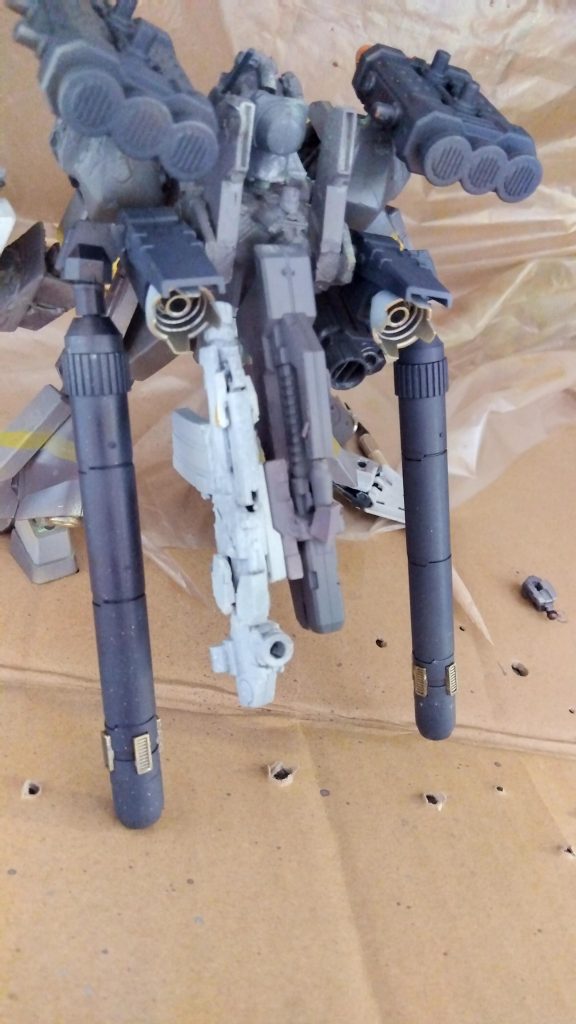 大型ブースターは、アストレイアのGNキャノンから制作しました。ビームライフルをマウントすることができます！