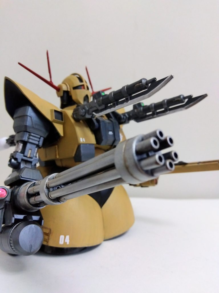 右手はジャイアントガトリングに。