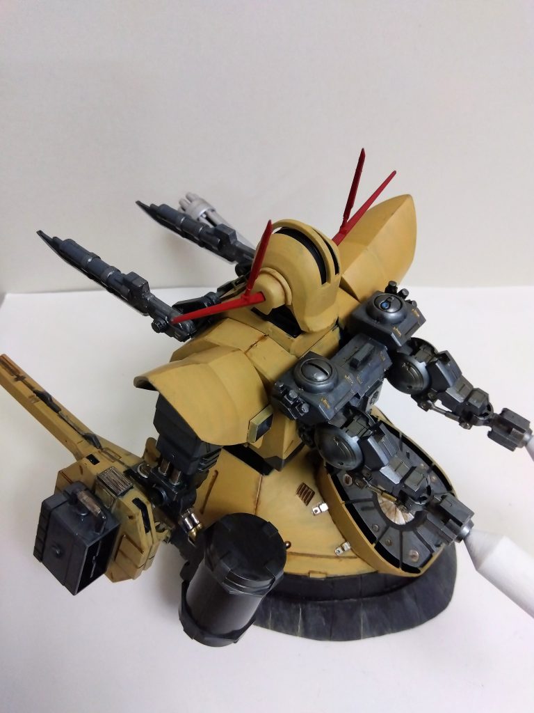 塗装は、まず黒鉄色のスプレーを全体的にかけた後にファレホとシタデル、アクリルガッシュの筆塗りで。後はリアルタッチマーカーで適度にウェザリングを。