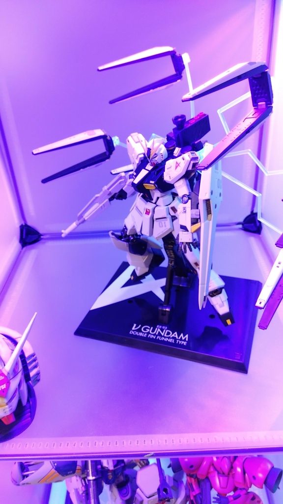 素体はメタルロボット魂νガンダムダブルフィンファンネル仕様くん。そのままでもかっこいいですが、ビームエフェクトが欲しいので作ります。