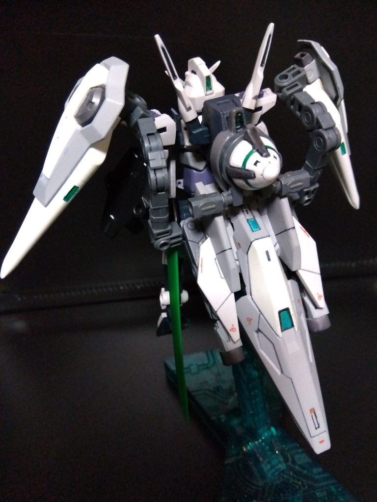 ジンクガンダムとコアライザーが合体した形態GN-ROU（Gundam Necessarily-Raiser Overcoat Unit）とは、00Rと違い、ライザーを纏えどもガンダムを超克する事はない機体という諧謔の込められた呼称だとか… 個人的には小型機だから元ネタの00Rより重装備感の増した背面がお気に入り