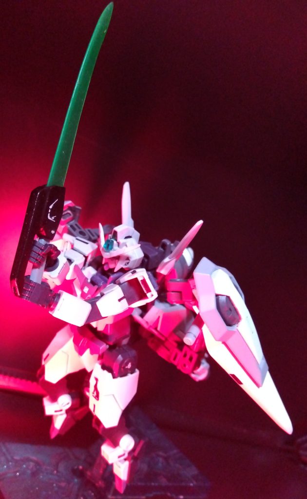 この状態においては（一応）ツインドライヴは機能して、トランザムも可能であり、攻撃力はほどほどながらも、コアライザー側の推力とGNフィールドの防御力も合わさって、機動性と耐久性に優れた機体に仕上がっている そのため、もしもティターンズカラーで製作していたなら、速さとしぶとさから『G』呼ばわりは免れなかったであろうと機体チョイスの正しさに胸を撫で下ろす次第である