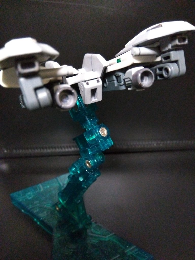 機体尾部にスラスターを増設し、機動力も強化されている GN-ROU