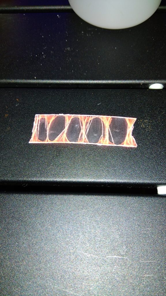 エフェクト両端部はニッパーでカットします。