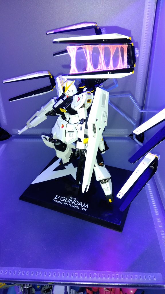 フィンファンネルの間に挟んで固定します。