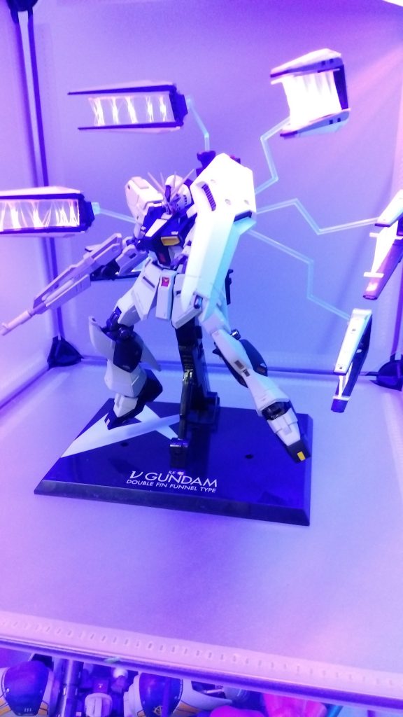 上手く蛍光塗料のグラデーションになりました。写真じゃ分かりにくいですね。角度を変えて数枚写真を掲載します。繰り返しになりますが、ご観覧、GOODボタン本当にありがとうございました。