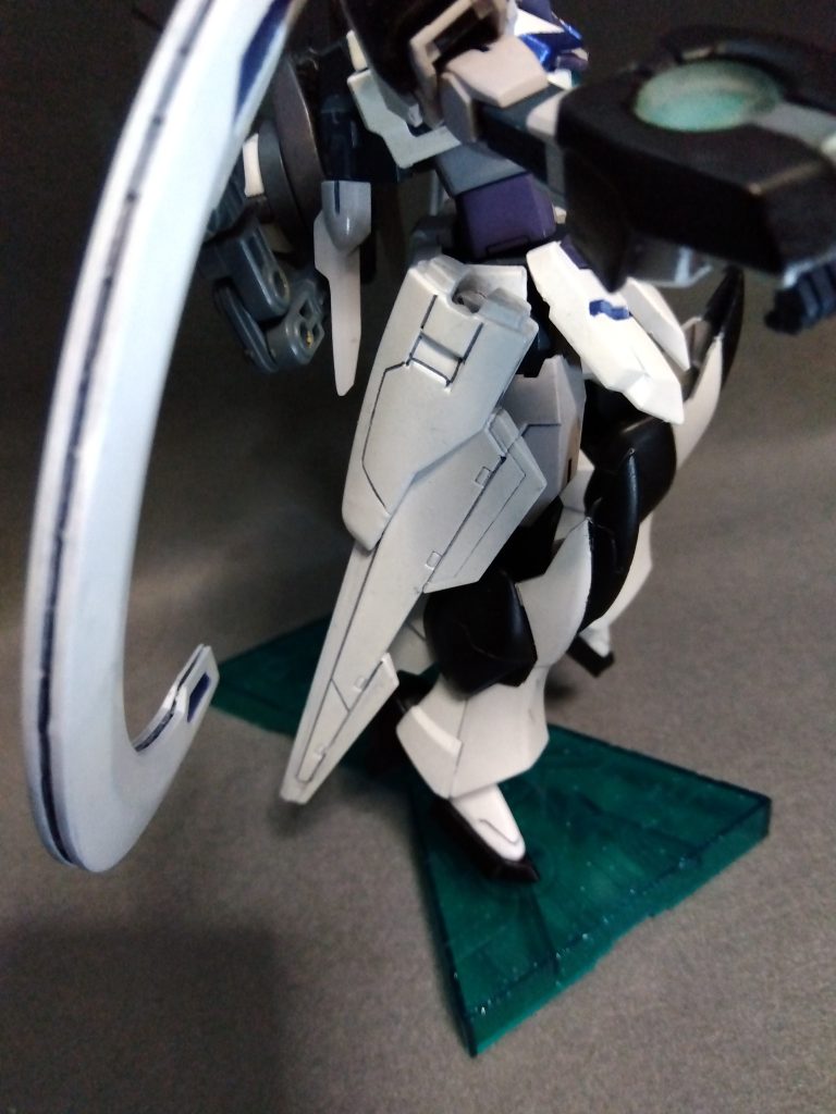 腰部バインダー1.5ガンダムと同型のウイングバインダー元のバインダーに比べ、幾つかの機能はオミットされているが、GN粒子制御アンテナとバインダーライフルとしての機能は健在である