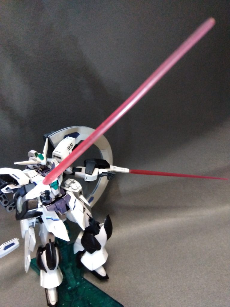 GNアームバルカン前腕部に搭載されたビームバルカン大型コンデンサに直結しているため、通常のGNバルカンよりも強力なビームを速射するまた近接戦闘時には銃身よりビームサーベルを発振する