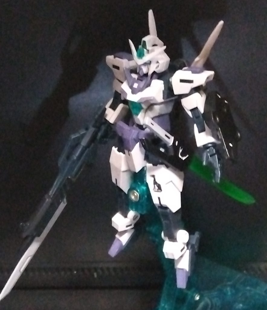 GN-Core GUNDAMの略称と機体メインカラーがジンクホワイト（微かに青みがかった白）な事からペットネームとしてジンクガンダムと呼称するまた言葉遊びとして、ジンクを『神狗』とかけ、おいぬ様と呼ばれるニホンオオカミの姿を機体のパーソナルマークとする 機体コンセプトは（ありがちな）GNドライヴ搭載型コアガンダム（と支援機と合体する00R）イメージは古事記に登場する白い狼 …前作、MOON3.5ガンダムで書いた不幸な出来事（）によって大破したコアガンダムⅡに代わり、予備の（積んでいた）機体を組んだものMOON3.5ガンダムの全面改訂を機に（妄想設定こねくり回して）項目を独立させました