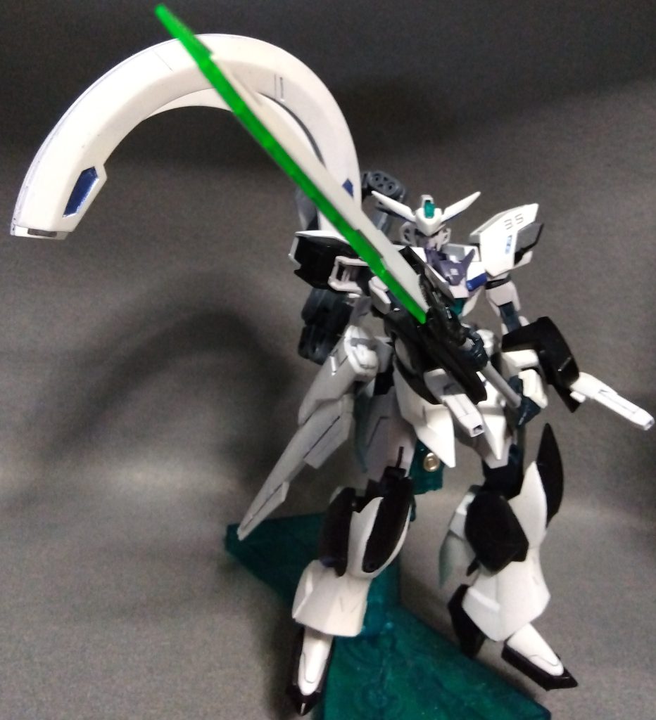 ハーフムーンモードL下弦の月衣1.5ガンダムにおけるディフェンスモードに相当装甲表面のGN粒子を強化し、機体の耐久力を上げ、瞬間的にGNフィールドを発生させる、近接戦主体のモード