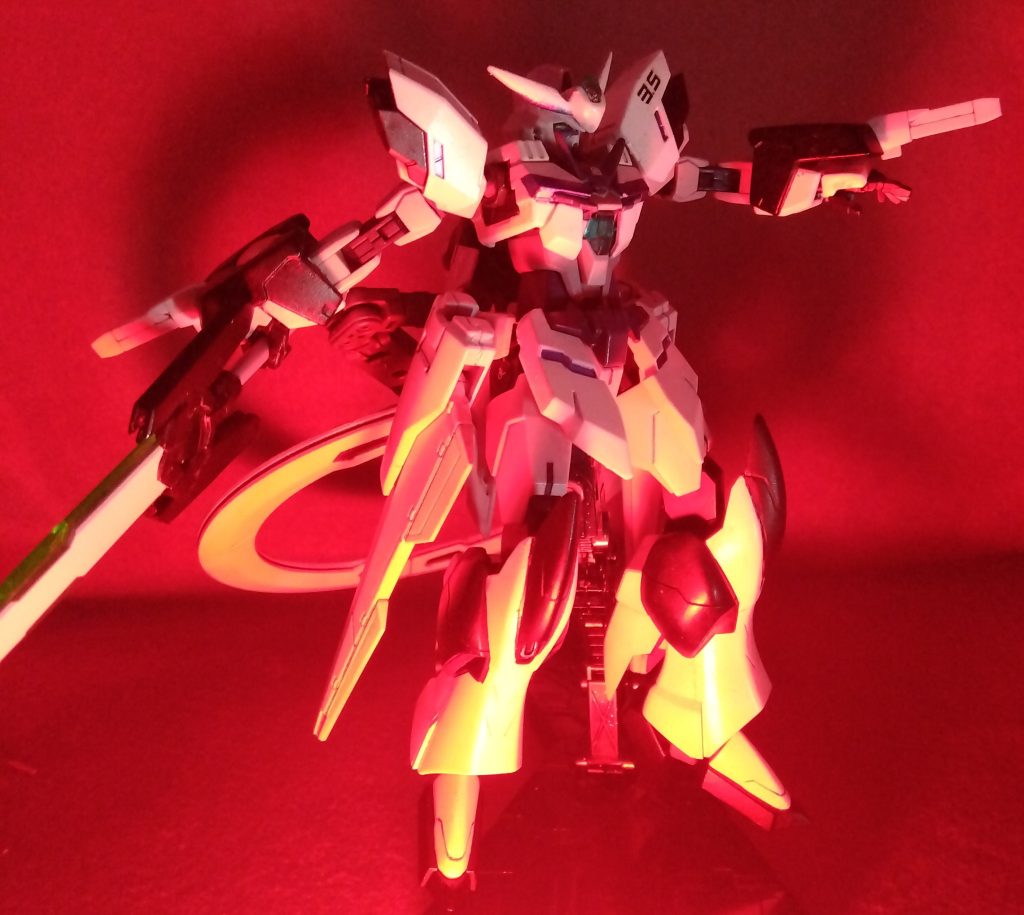 ダークムーンモード晦冥月GNステルスフィールドモード但し、フォース戦ではジャミングに友軍機を巻き込んだり、必ずジャミングの中心地点にいる事から意外と居場所が露呈しやすい等の欠点がみられ、対NPC戦くらいでないと、あまり使用されないモード