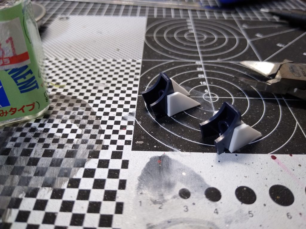 かかとはプラ板を追加しました。初めてのプラ板加工で悪戦苦闘でした（笑）