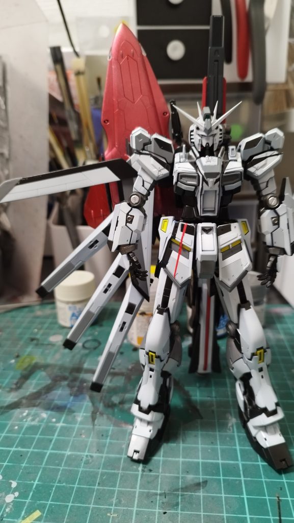 デカール貼る前です。デカールがないとなんか物足りない感じがします。