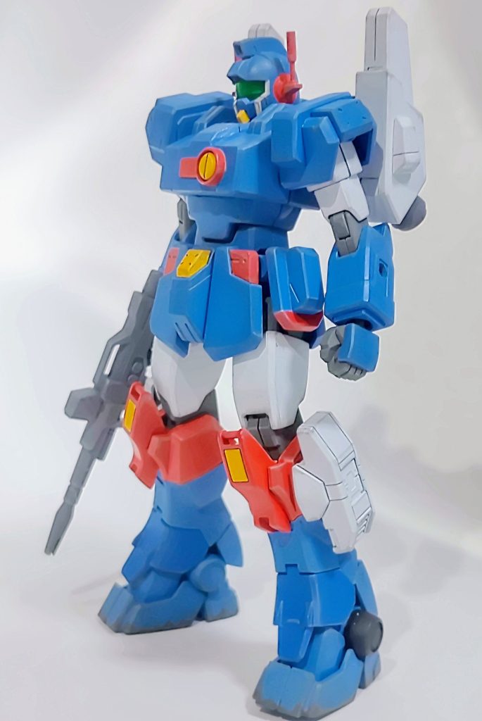 ハセガワ版やマックスファクトリー版が、欲しかったけど、積みの中からソレっぽく作れる物で我慢しました（笑）そして塗装中に「赤対青」企画来たので、参加します。「青い閃光～♪」ですから。