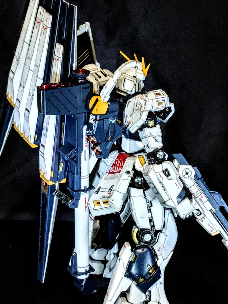 斜め後ろから。フレームの金属感が若干出ています。