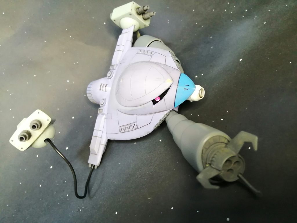 外側が破壊され、切り離した本体。この状態は宙戦グラブロと呼ばれ、大型クローに仕込まれた拡散メガ粒子砲、オールレンジ攻撃できる連装メガ粒子砲座、大型・小型各種ミサイルランチャーを備えています。