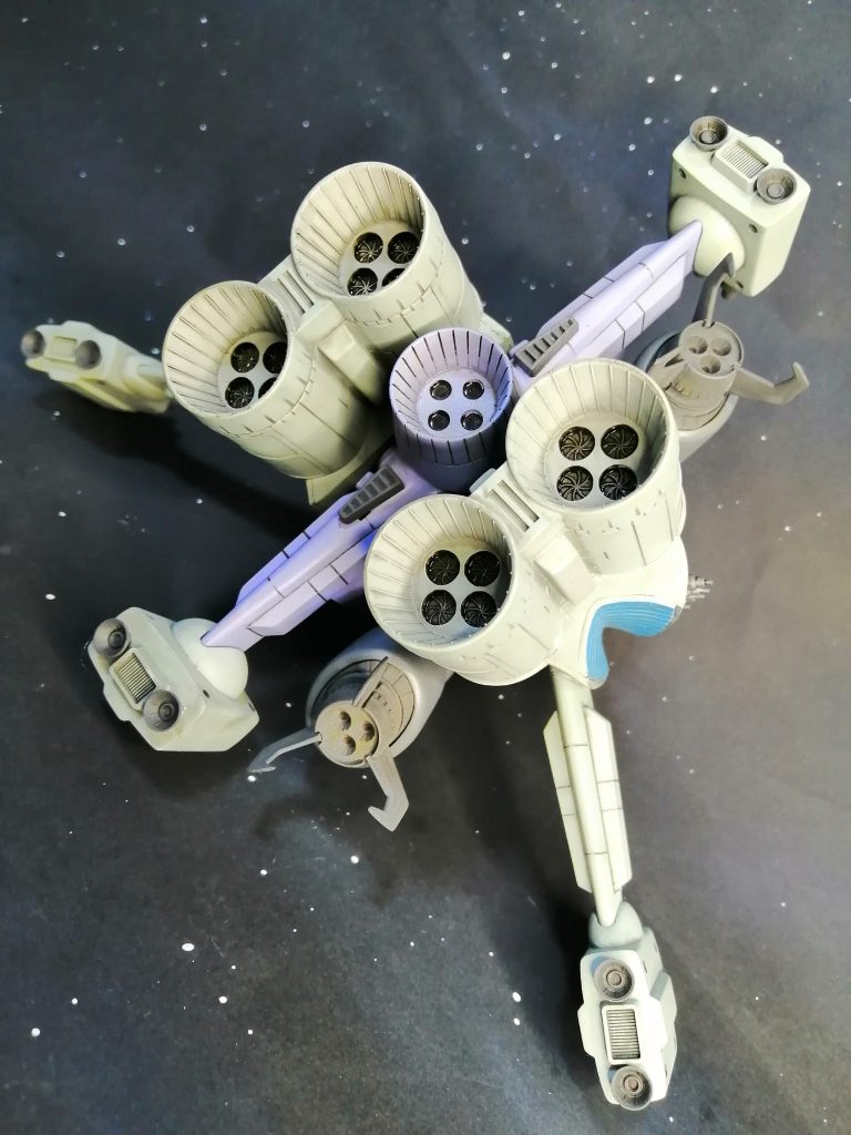 背部。某大会でいいとこまで進んだ過去作ですが、壊れて放置されてたので修繕して投稿。審査員から左右対称を捨てて思い切った作品とコメントいただきました。自分がよく言い間違えてた機体名をそのまま作ってみようというのがコンプセントです。最後までご覧いただきありがとうございました。