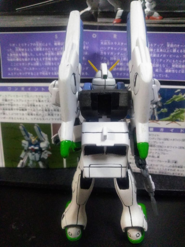 火力マシマシだけど、背面スラスターが確認出来無いんですよ😱 でも『コアブースターになる』のだから、噴射口が在りそうなんだけど❓ スミがウザいっ!