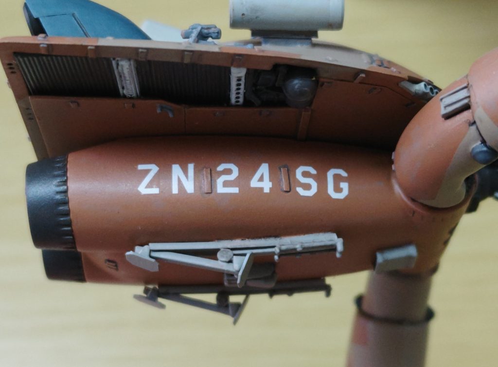 エンジンユニットのマーキングは、ブーンの例のセリフから。もう皆さんお分かりですよね。「ジオン訛り(ZN)が強(24)すぎる(SG)」