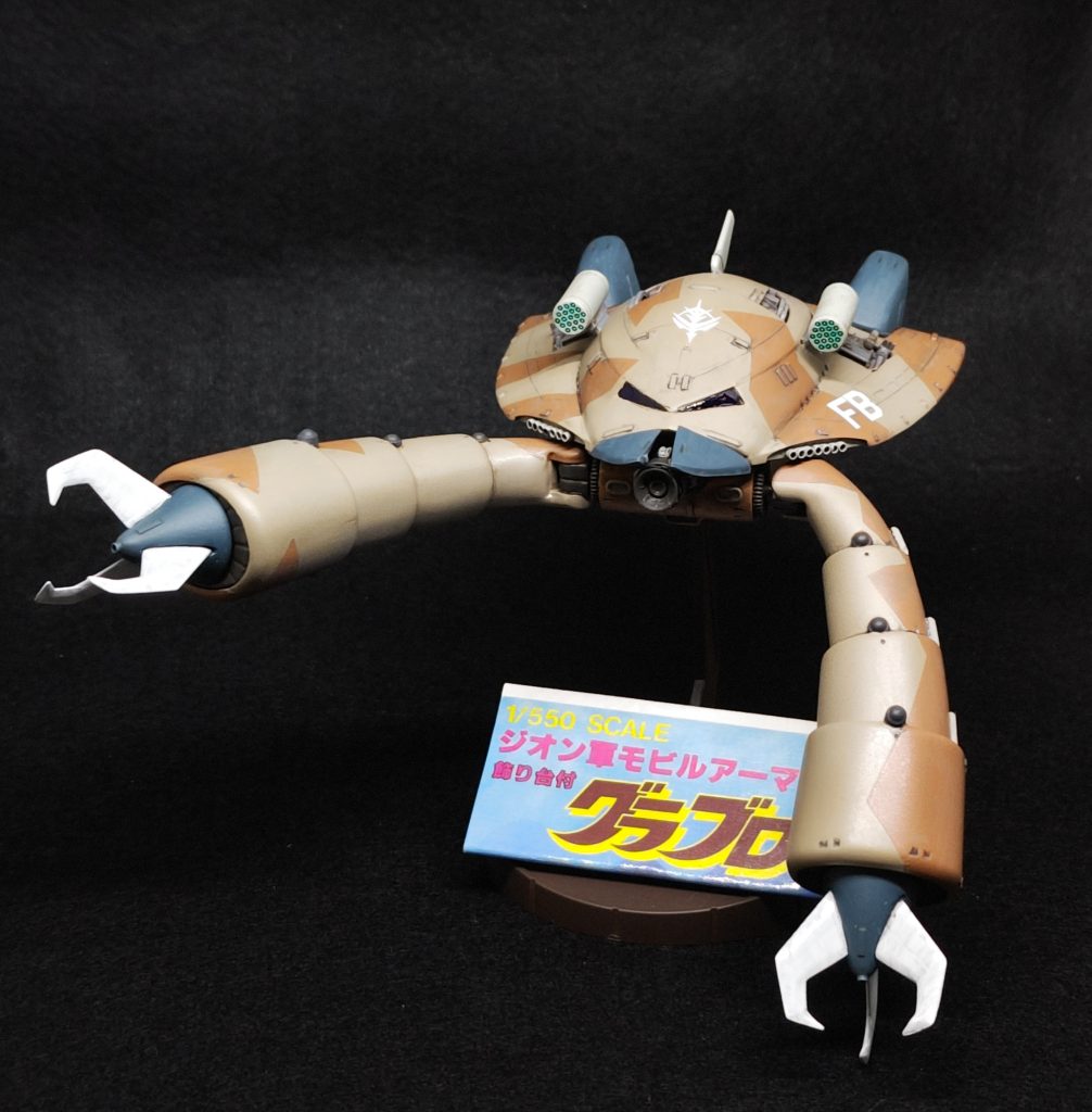 腕の付け根の関節は回転するだけだったので、コトブキヤのお助けパーツを使って１軸増やしました。こういう関節の工作って初めてだったんですが、関節パーツをどう隠すか（またはどう見せるか）が今後の課題ですね。