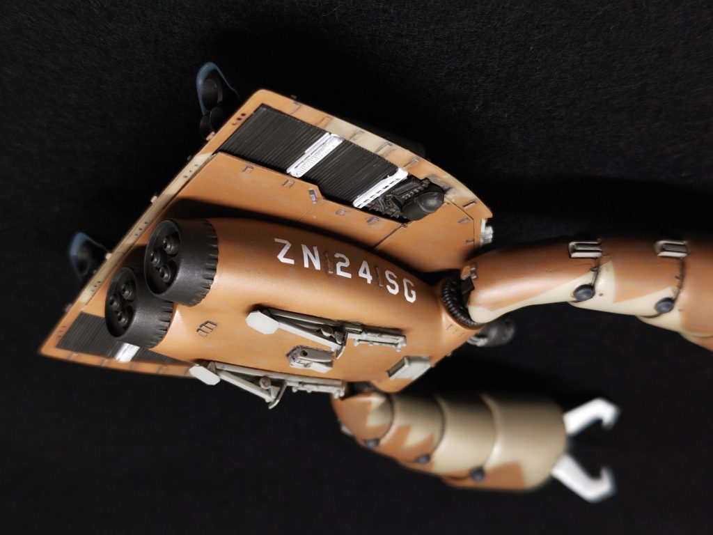 ランディングギアっぽいナニかは、プラ棒と流用パーツから造りました。