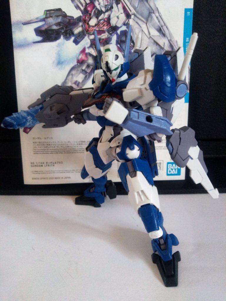 でもこの子、『ガンダム』なのにブイ字アンテナと赤ベロ👅がないんですね？こうなると『スパロボ関係』『テッカマン関係』『メタルヒーロー関係』う～ん？何に似ているのかな？…『レシーバーガン B.ブレイド』