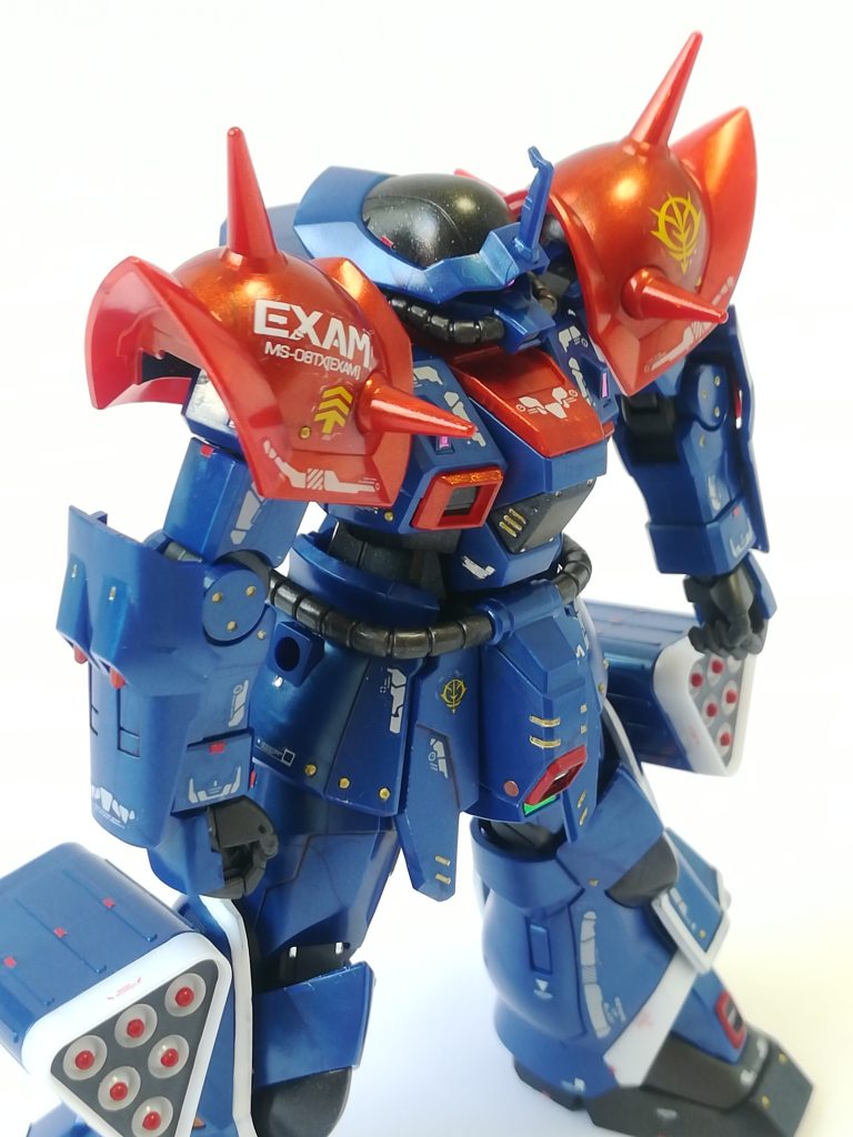 両腕にグレネードランチャー