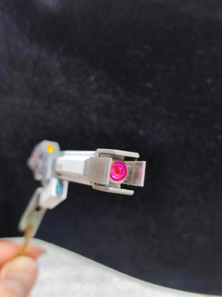 バイラヴァ砲口はジュエルシールとレジン、内面の壁をガンマカメッキシルバーで塗ってるので、ピンクの反射がキレイ。思い付きでやってみたけどなかなか良き。