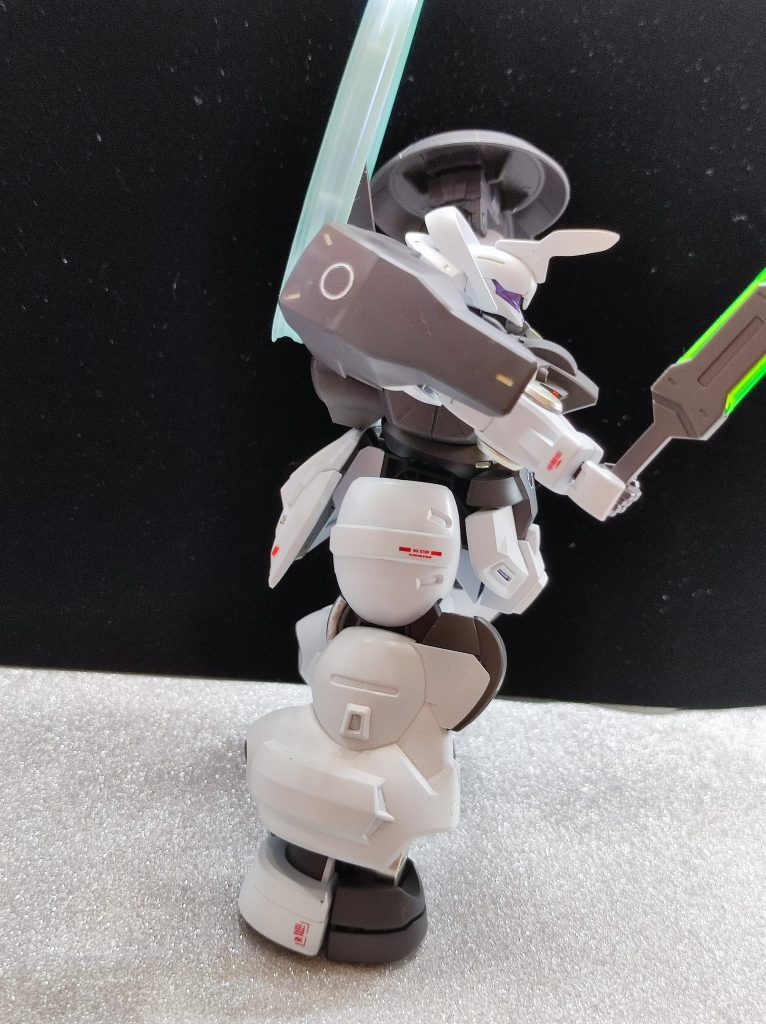 サイドショット。基本的に使う機会はないと思われるが、ビームトーチは装備している。