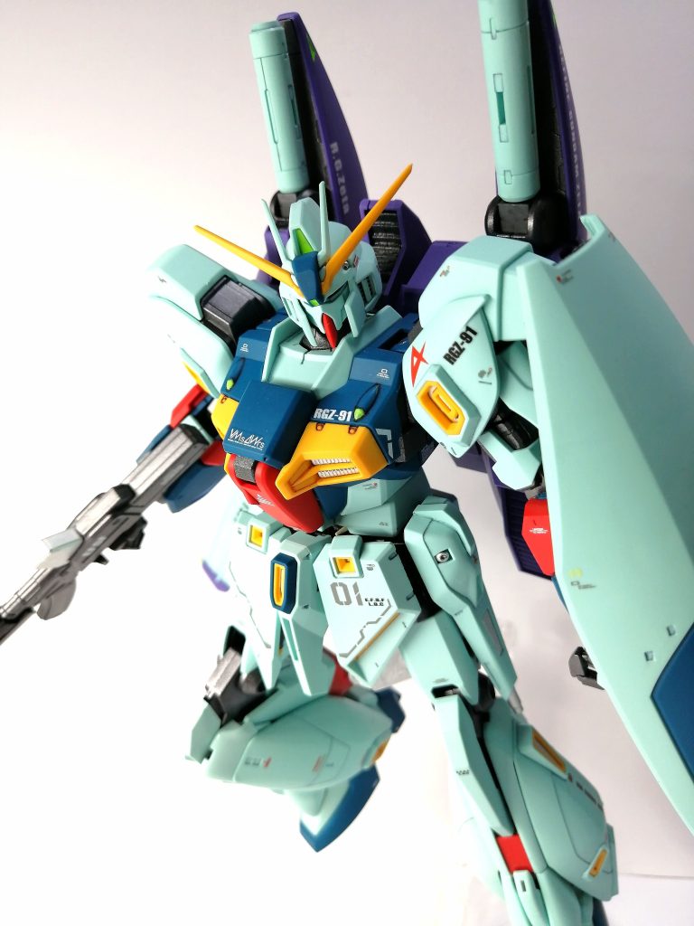 シャインシルバーの多用とデカール多めで、バージョンKa風になりましたね。