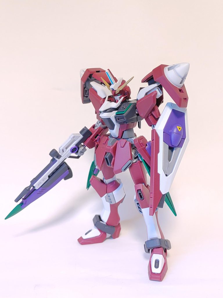 オーバージャスティスガンダム。無限を超える正義、という意味は後付けでとりあえずOで始まる単語をつけたかっただけです。ファトゥムがないので一見戦闘力は落ちてますがツインドライブがついたこととファトゥムの装備を一部持ってきたことでそこまで性能は落ちてないという設定。