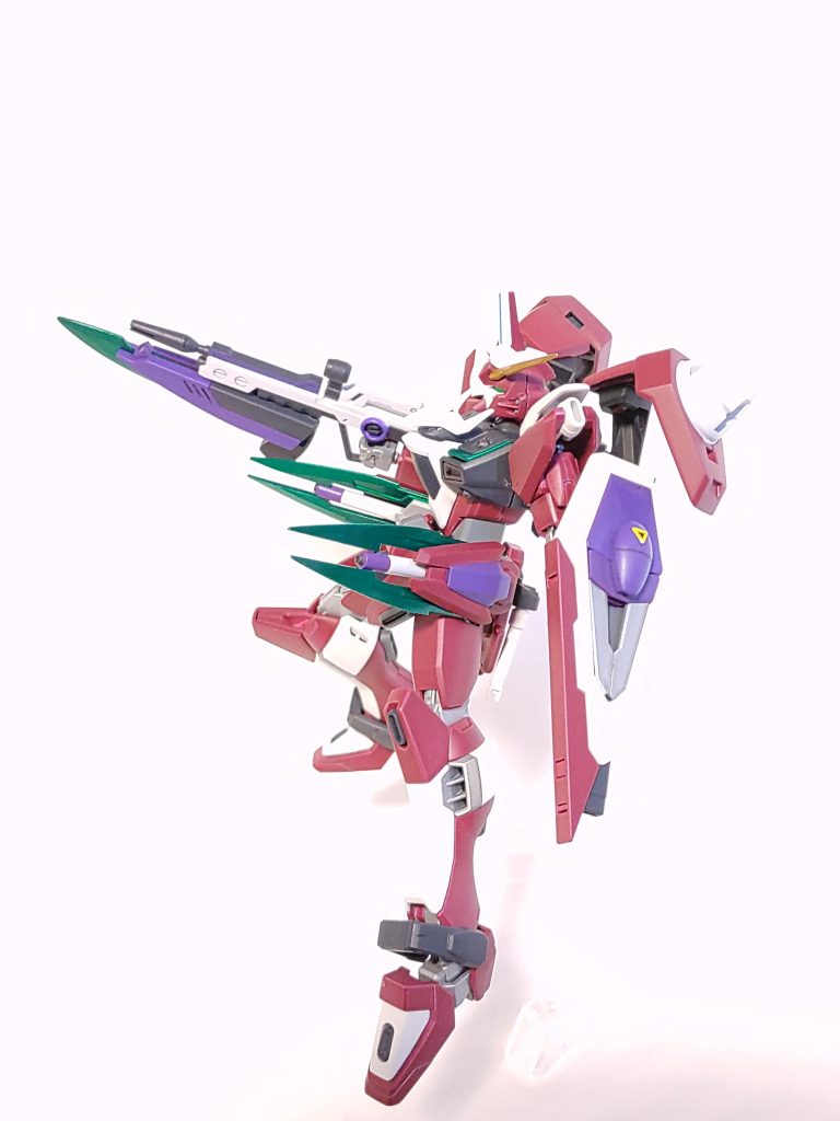 装備・GNベヨネット高エネルギービームライフルにファトゥム-01の対装甲ナイフを移植しつつ折角なので００由来の緑刃に変更したメイン武器・GNフォルティスビットハイパーフォルティスを内蔵したビット。腰にマウントしたまま使うことも可能