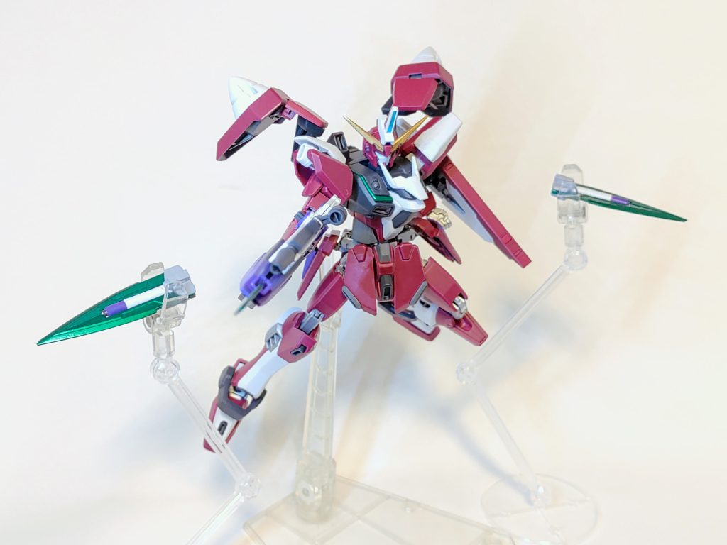 ビットは緑刃を備えてるため突撃させることも可能。最初はハイパーフォルティスも００の盾ソードも使いたいしどうすっかなーと悩んでたところ２つを混ぜることで解決した上に、ジャスティスの系譜にはゲイツ、ドレッドノートがいるためエクステンショナルアレスターやプリスティスの派生とも取れる完璧な発想にドヤってしまったのは内緒