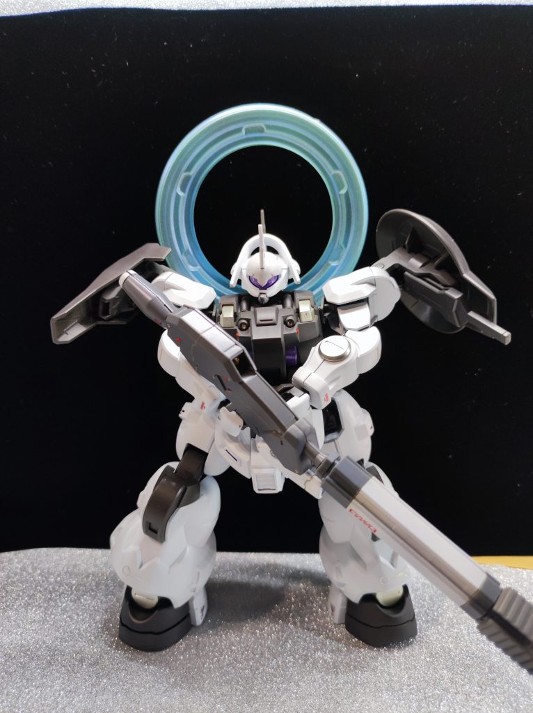 ディランザソルが発表された瞬間「あぁソルジャーのソルね、でもまぁソルと来たらマーズとルナも無きゃぁな。」と思った、一万年と二千年前から愛してる我。マーズはまあグエルディランザがそのままだし、ルナを作ろう。ルナと来たらサテライトキャノン（条件反射レベルの思考）、機体色は白。ここまではマッハで決まったが、キャノン作るのにすごくかかった。水星２期前に完成できるといいな、とか思ってたのに… 