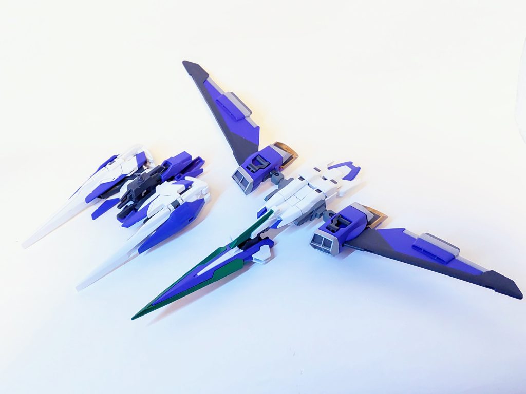 上下２つのユニットで構成。それでは合体しましょう。