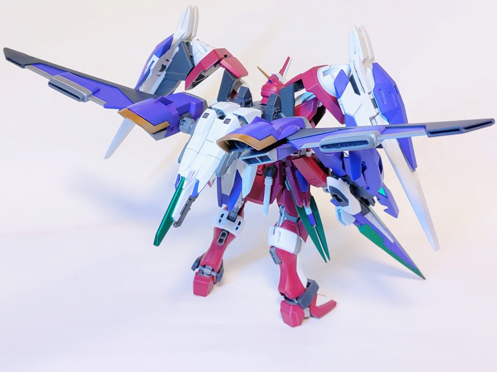 バックから。撮り忘れましたがウイング基部は自由に動くのファトゥム展開前の隠者みたいな感じにもできます。