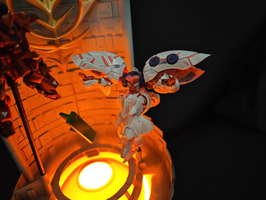 ハマーンも一緒に連れてってあげればいいのに!シャア·アズナブル!