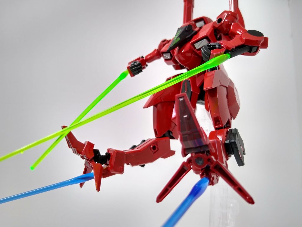 手持ち武装をパージし、格闘特化！ビームサーベル４本で！