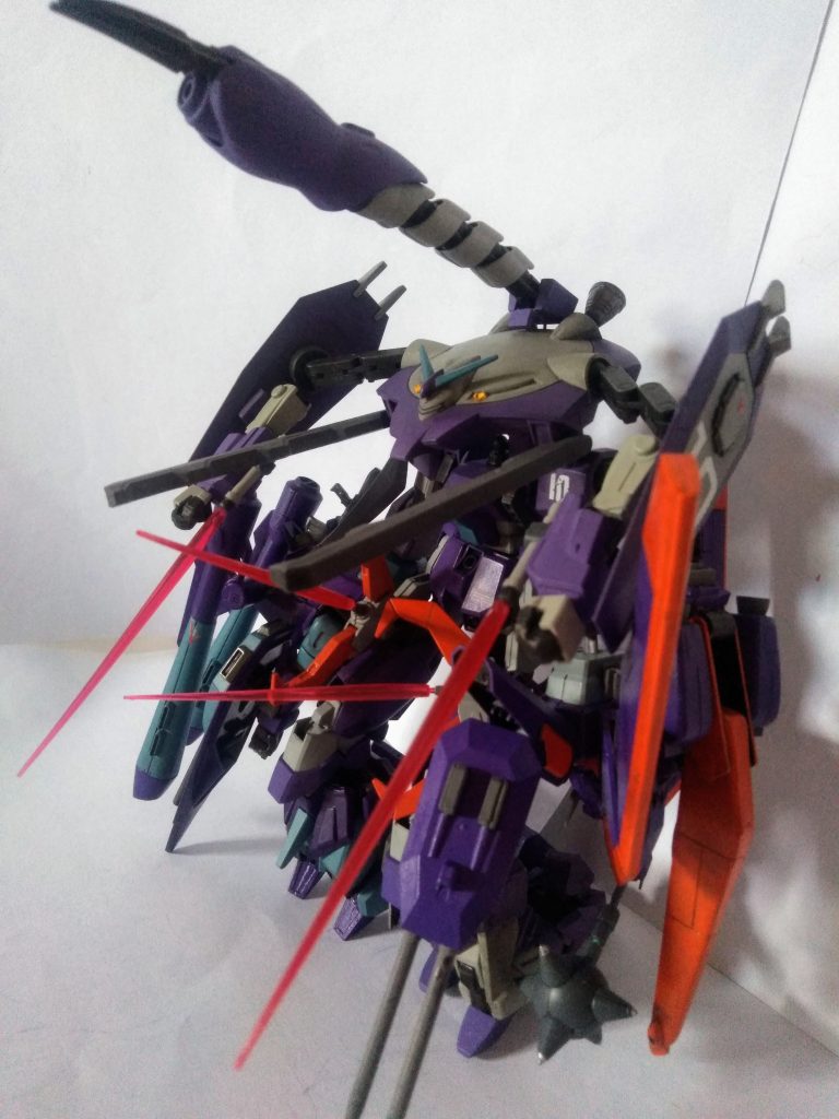 身長 33.3m 体重 333ton(ガンダム世界だと重すぎ) 巨体は唸るが、空は飛ばない。