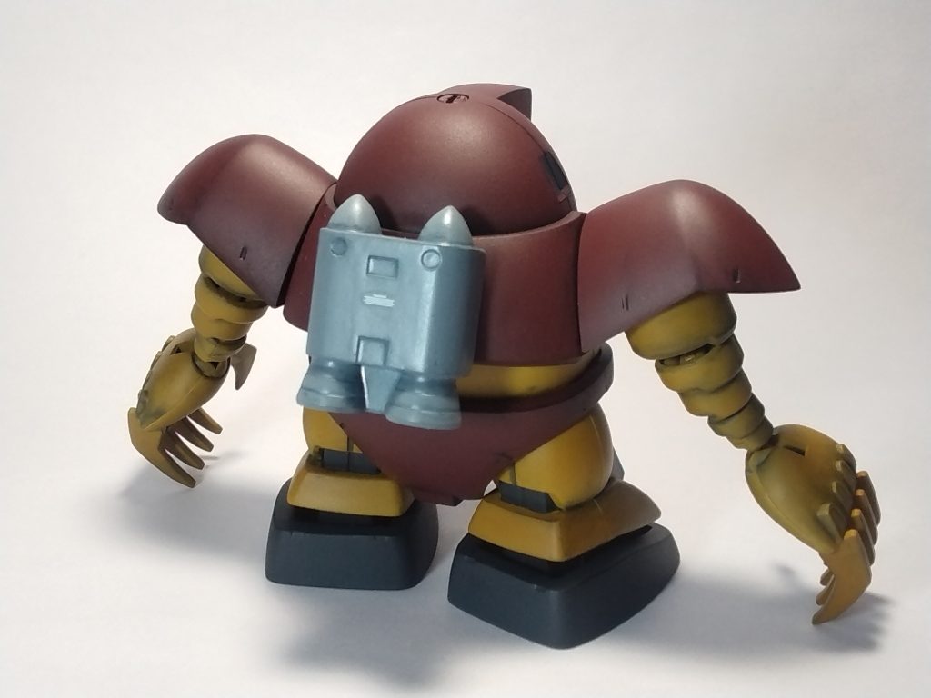 工作内容的には爪のシャープ化と、パンツのお尻側を少しだけ削って、足をハの字開脚させやすくしてあるだけです。