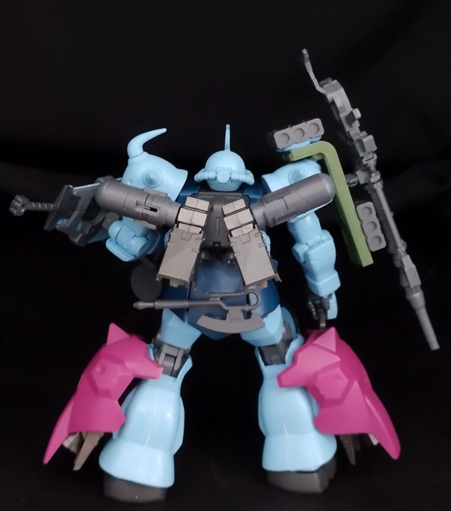 バックパックも同様に推進力不足を補うために素のバックパック+MSGバーニアを重ねています。これはパージ可能でそのために別燃料のプロペラントタンクがついています。