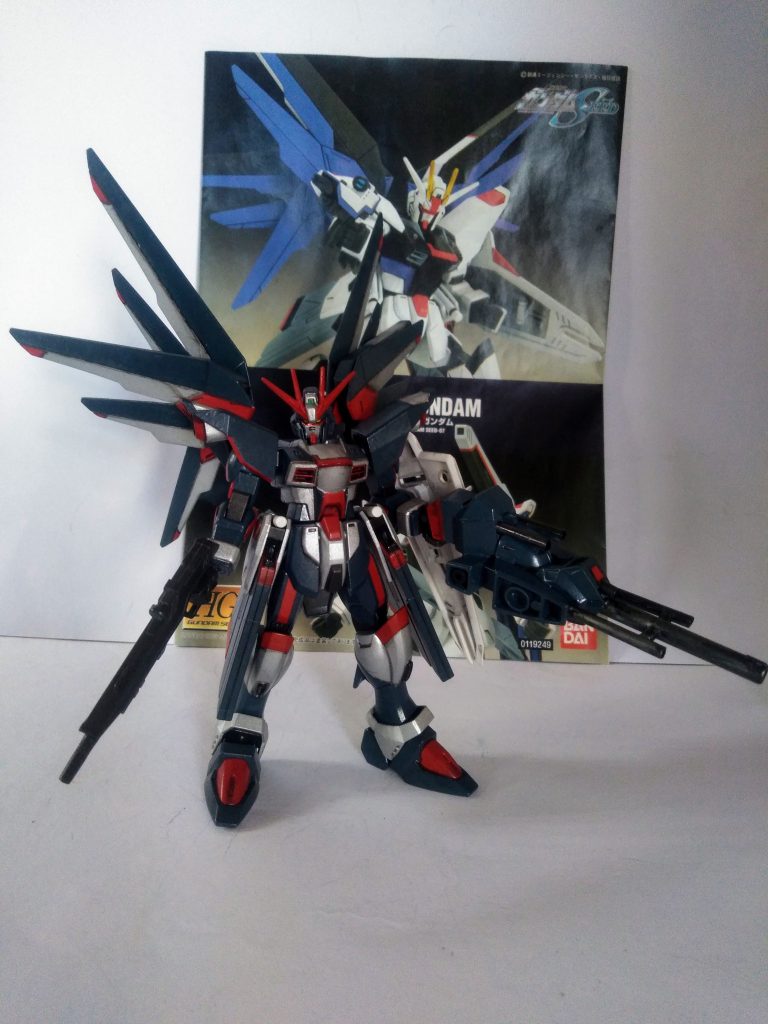 彼らは『レイ・ザ・バレルやブレア・ウィッチ』と同様『ムウ・ラ・フラガの父親アル・ダ・フラガ』のクローンで、搭乗MSはコピー機体という脳内設定です。左腕『5 連装ビーム砲』