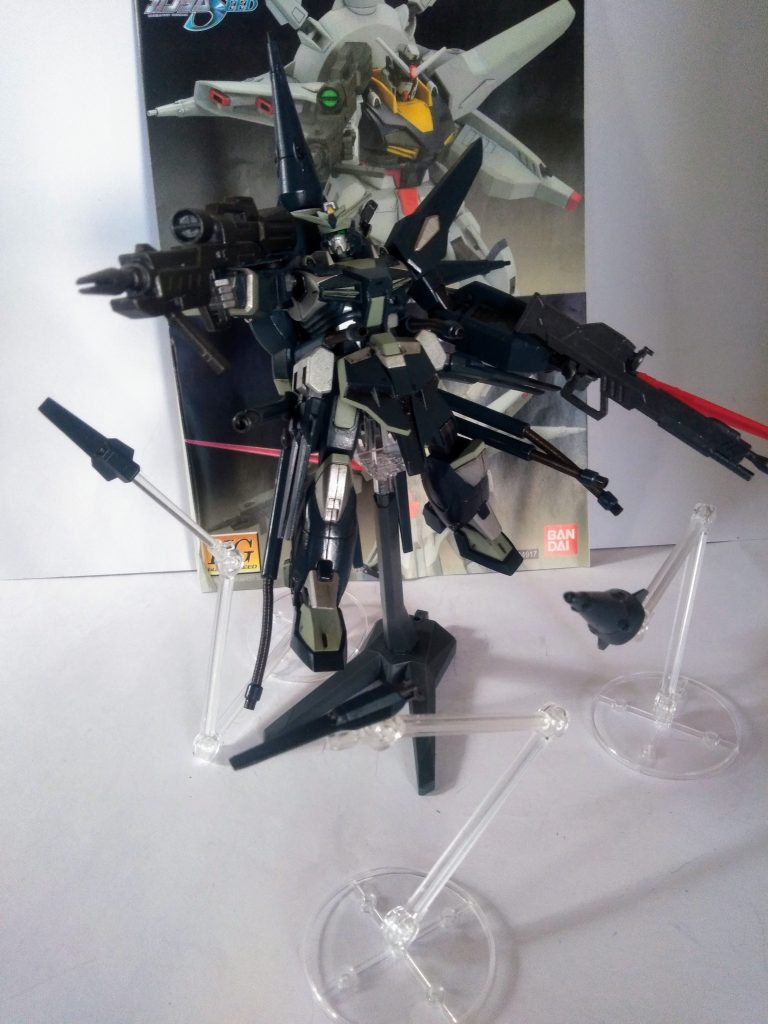 『テンタクル』は触手状の武器。先端にビーム砲を設置。ウネウネ伸びます😱