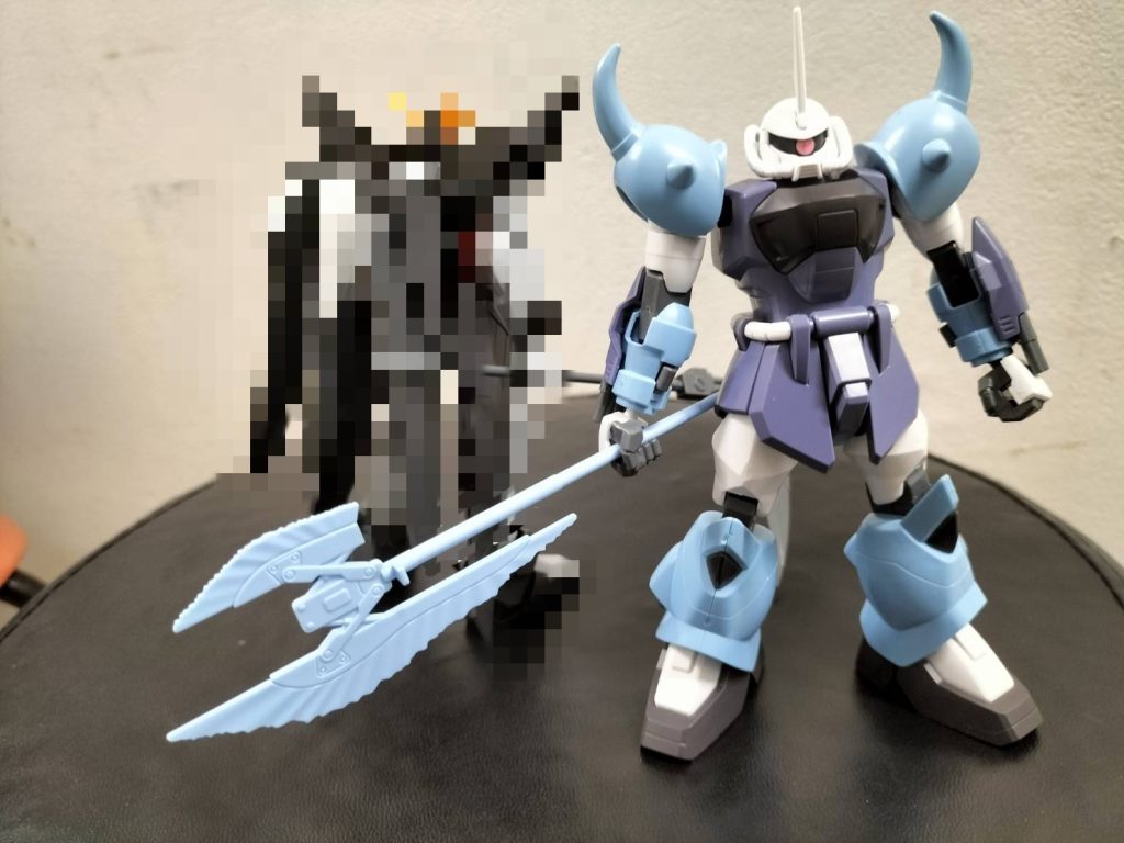 [死神な相方(笑)]先にパチ組みした黒ストな死神に、青白２機のグフから二組の