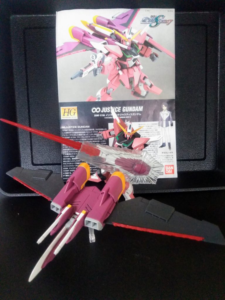 『ファトゥム』はビームサーベル発振で突貫出来ます。でもかつての仲間の艦を躊躇なく攻撃するこの人ってやっぱ『ヤバい😱』まあ、不殺の自信はあったんでしょうけど。『ミネルバのクルー』からしたら裏切られた感が半端ない😭何故かジャスティスのBブーメランはオミットされるようです『シャイニングエッジ & ビーム キャリー シールド』ブーメランは刃状態で使用可能。