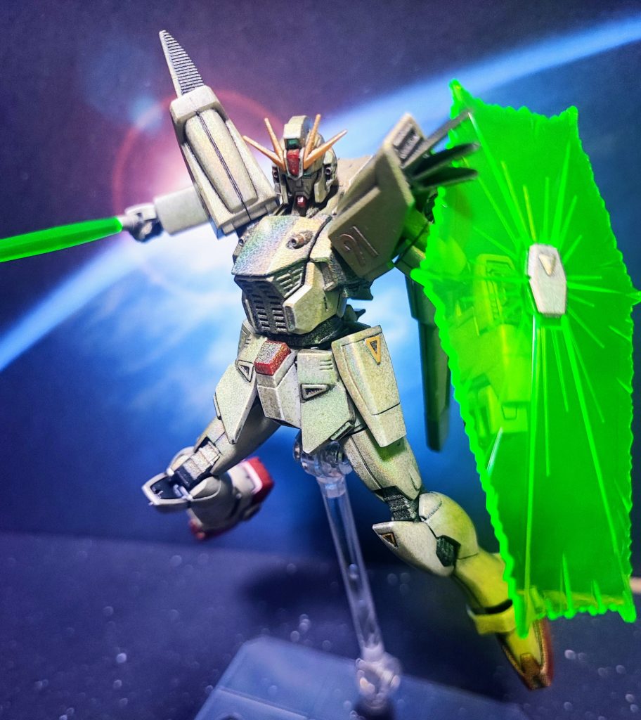 最大稼働状態のフェイス、付替えがBB戦士の武者系の兜みたいで面白い作り。クリアパーツも綺麗!